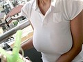 好評！無防備な隣の奥さん 匂いたつパンチラ胸チラ集2　サンプル画像08